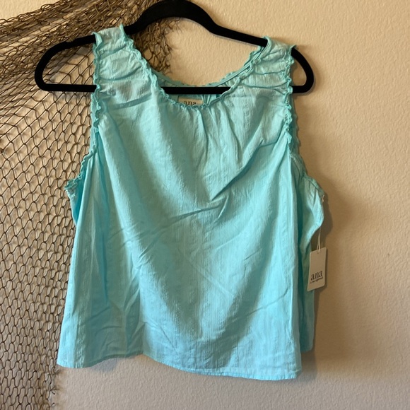 NEW Peek A Boo Back Tank - Picture 1 of 6